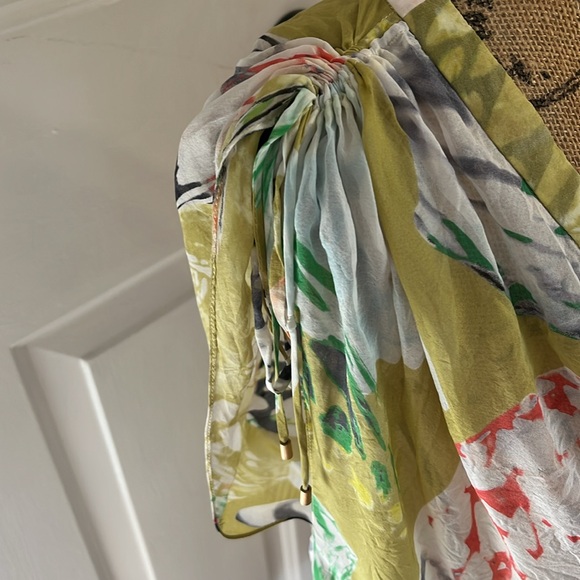 Gently used, sheer, multicolors, cap sleeves that tie have a drawstring - Picture 3 of 7